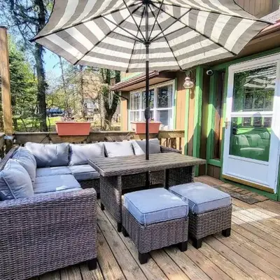 The Wooden Nest by AvantStay Deck Big Yard w Hammocks Fire Pit
