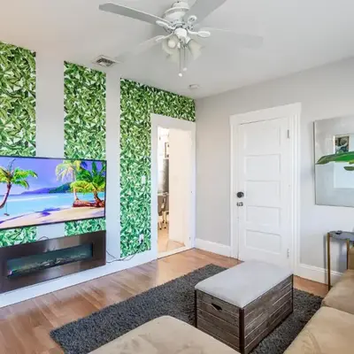 Sunny & Spacious 2BD 1BA WFH Apt-Huge Yard & Patio