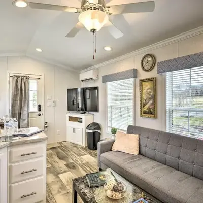 Romantic Cottage and Suite Close to Ski Trails