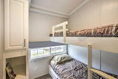 a small room with two bunk beds and a window at Country Escape near Camps & Ski in Pleasant Mount