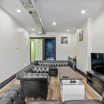 Spacious Home In Troy